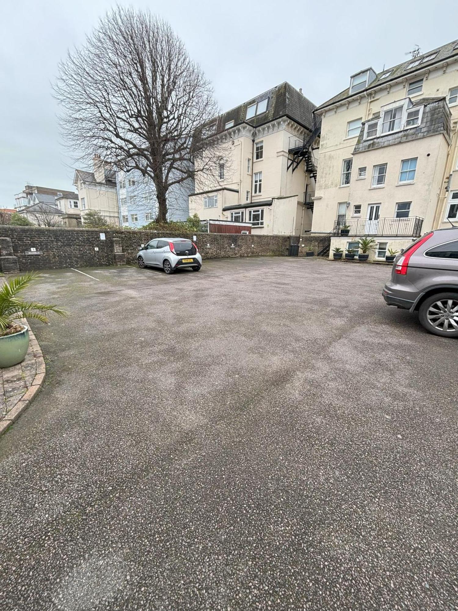 The Beach House Holiday Apartments Eastbourne Exterior photo